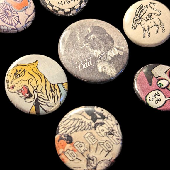 Buttons Assorted 8 count 1-1.25" NWOT - Picture 5 of 6